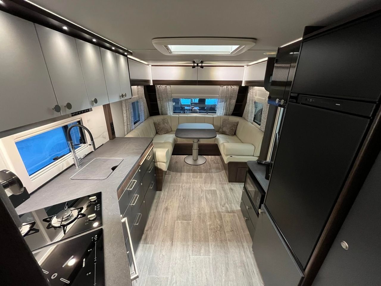 Caravane Polar 680 BSA BLACKLINE – Image 26