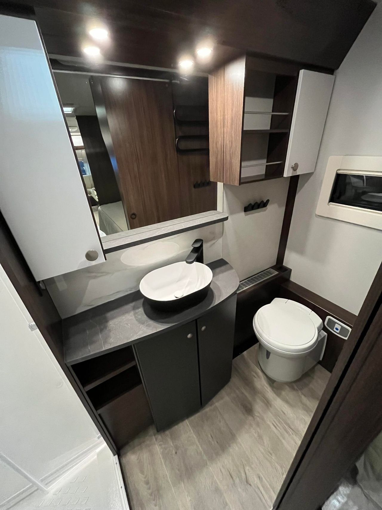 Caravane Polar 680 BSA BLACKLINE – Image 16