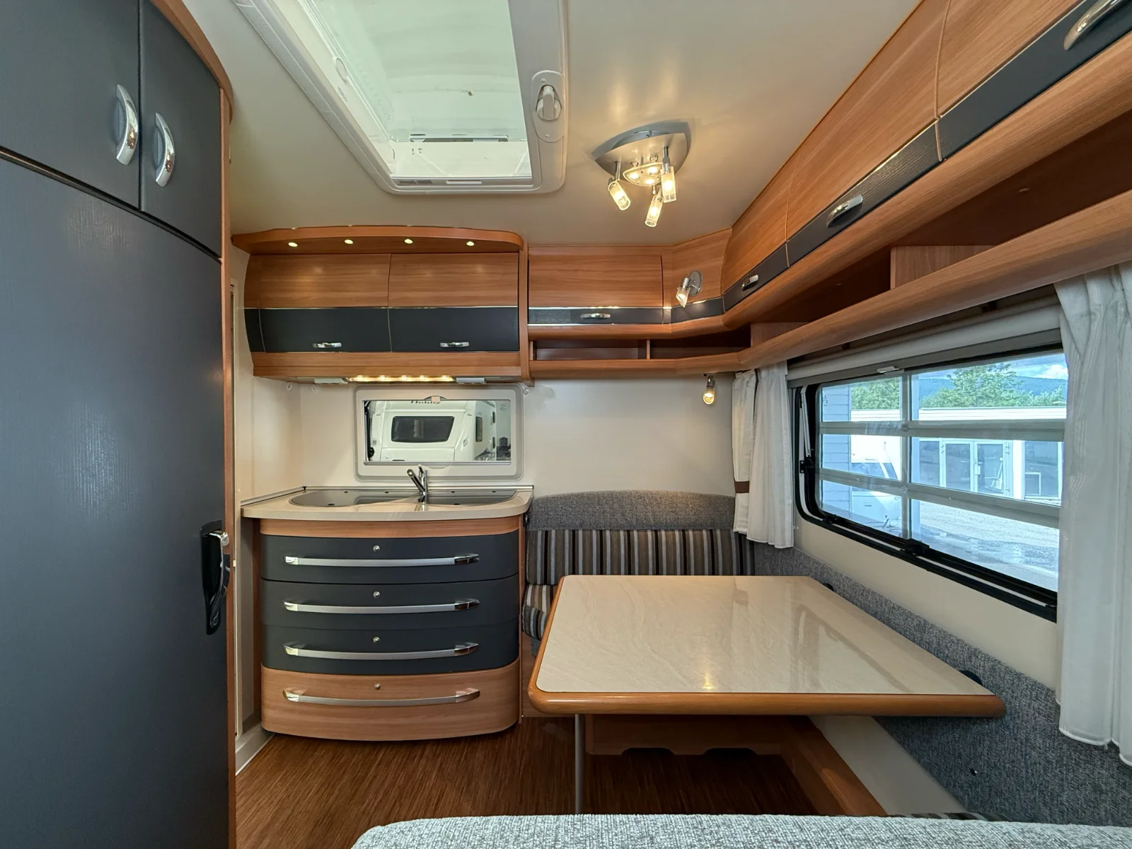 Caravane Hobby 400 SFE De Luxe – Image 21