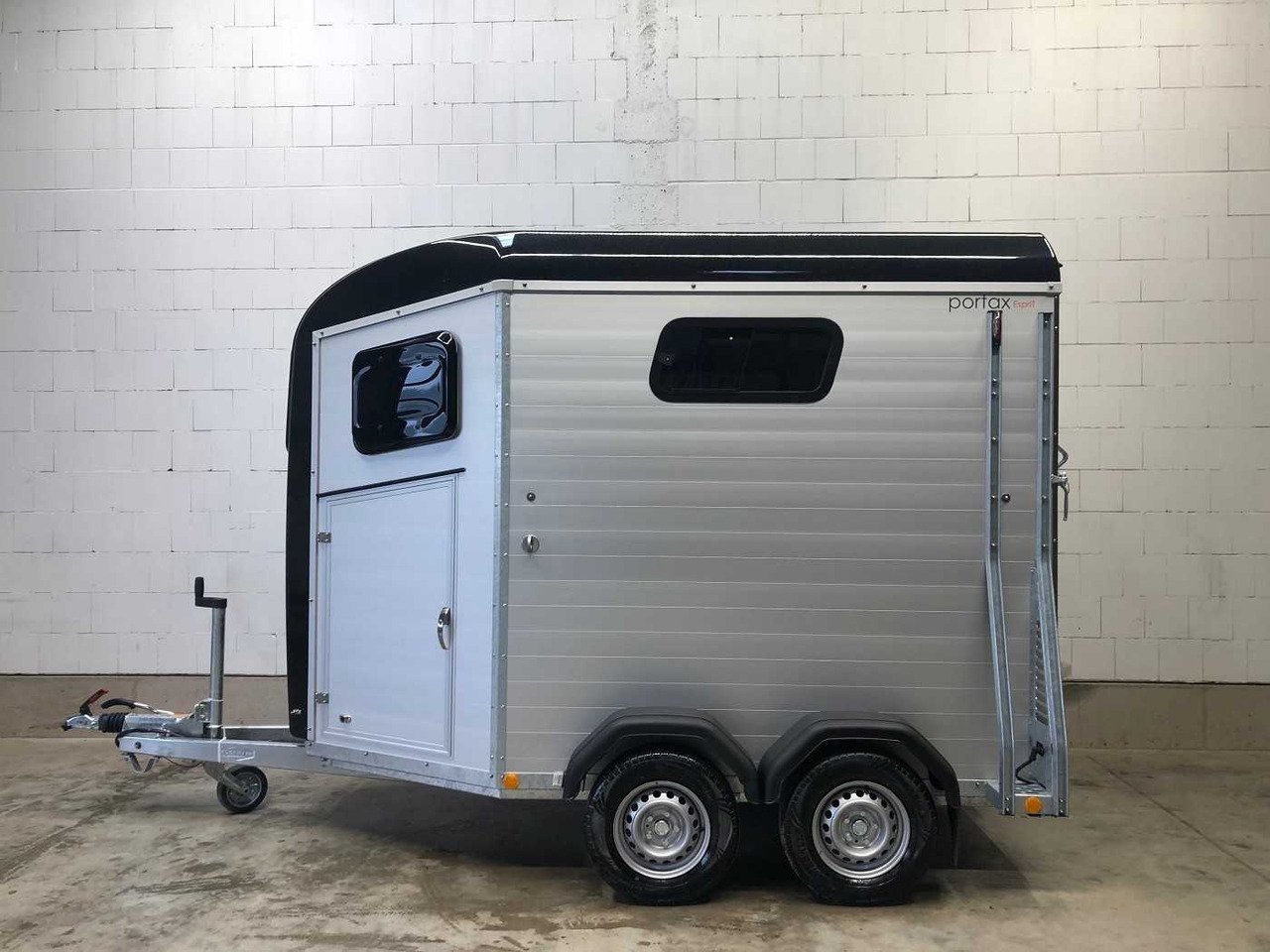 Remorque Van Chevaux Böckmann Portax silver + black avec sellerie – Image 6