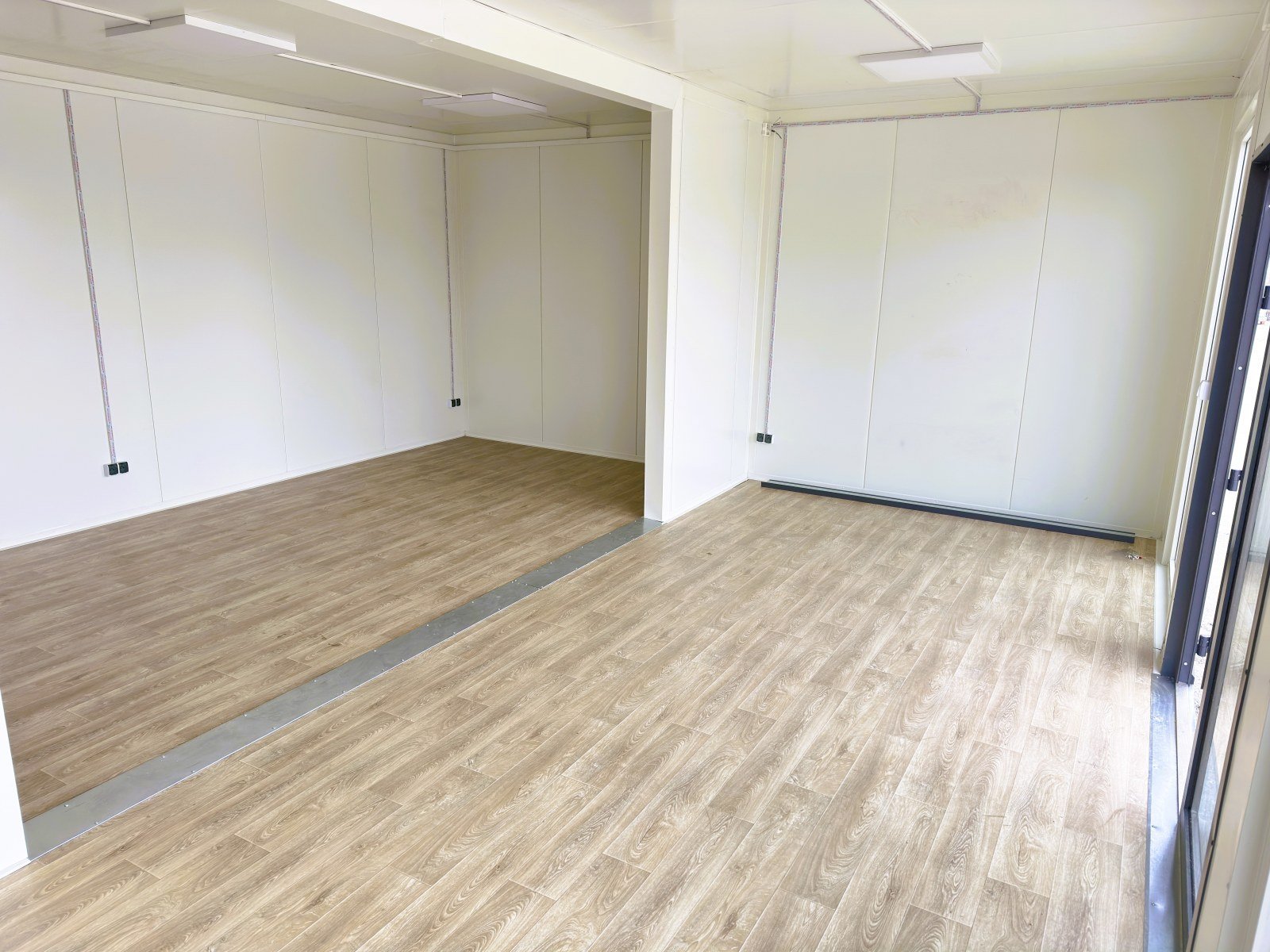 Conteneur Modulaire en panneaux sandwich – bureaux, commerces/logements, 6 pièces – 63 m² – Image 32