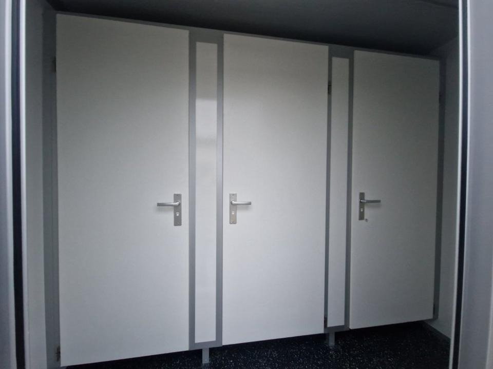 Conteneur comme habitat, remorque toilettes remorque WC remorque toilettes – Image 5