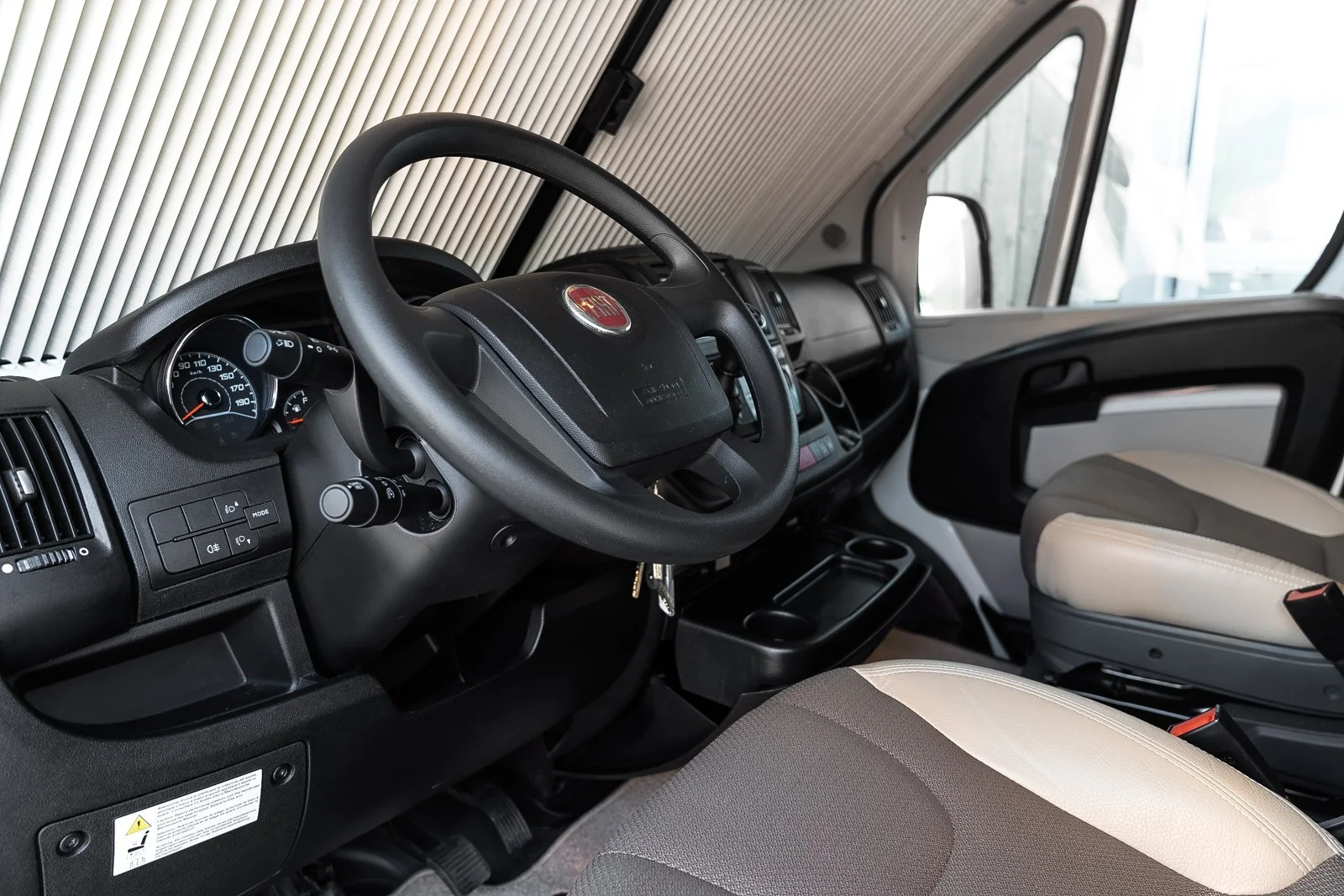 Camping-car Adria Compact SLS Slide Out – Image 5